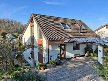 Einfamilienhaus mit Garten, Teich und viel Raum zum Leben – ruhig gelegen in Münchenstein