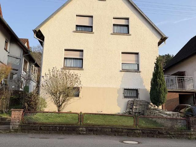 #Einfamilienhaus mit Garten, Terrasse und Garage in zentraler Lage von Elztal Dallau