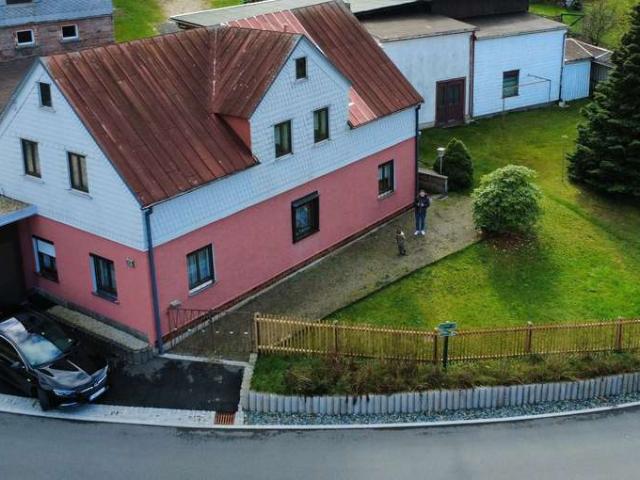 Einfamilienhaus mit Garten und Garage in Stützengrün
