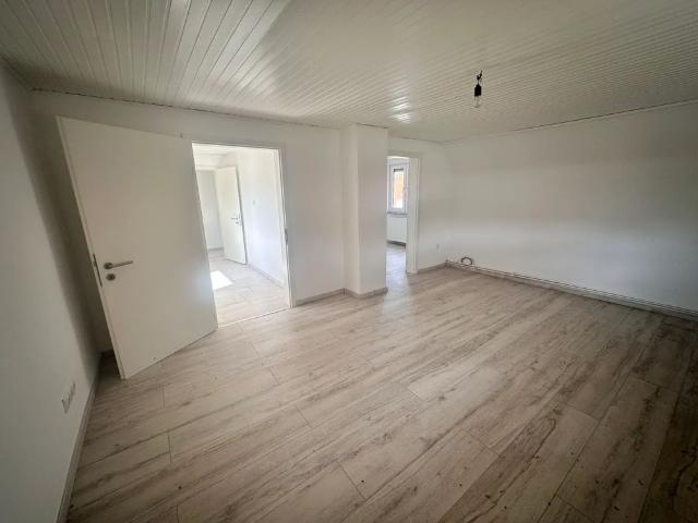 Einfamilienhaus mit Garten und Garage