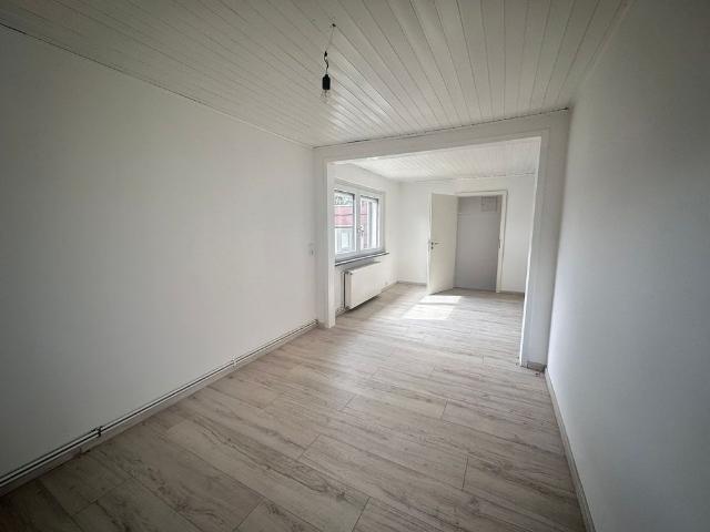 Einfamilienhaus mit Garten und Garage
