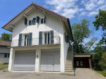 Einfamilienhaus mit Garten und Doppelgarage