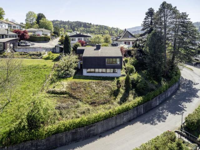 Einfamilienhaus mit Garten und Weitsicht am Dorfrand
