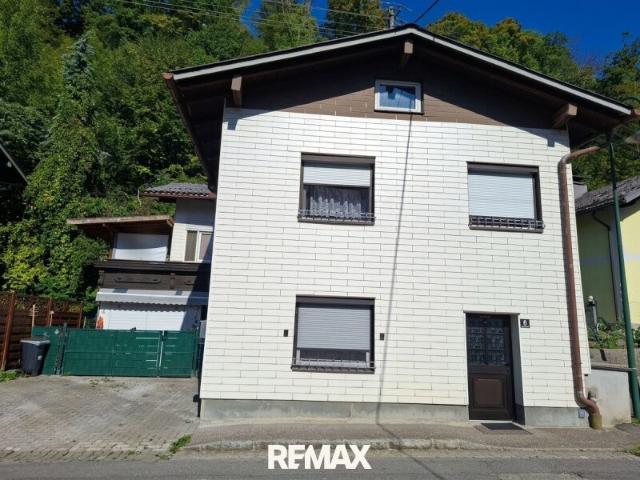 Einfamilienhaus mit Garten, Garage und Balkon