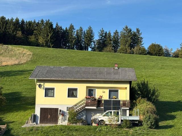 Einfamilienhaus mit Garten, Garage und Balkon