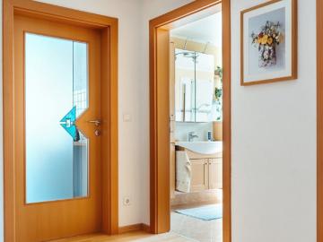 Einfamilienhaus mit Garten, Garage und Geschichte