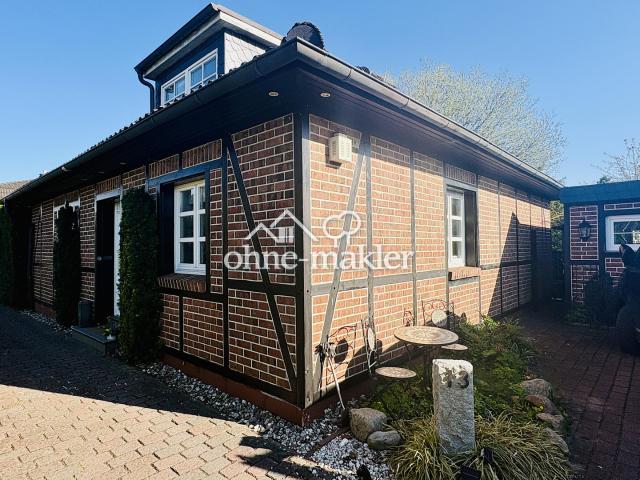 Einfamilienhaus mit Garten, Nebengebäude und genehmigtem Ausbau in Bergstedt