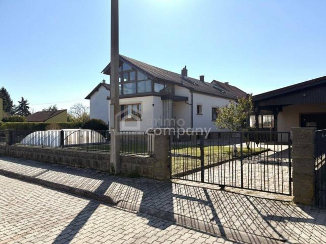 Einfamilienhaus mit Garten, Pool & Garage in Laa an der Thaya!