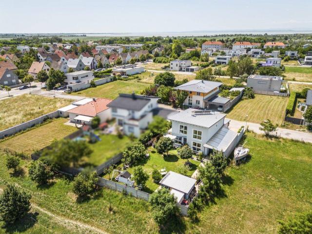 EINFAMILIENHAUS MIT GARTENOASE UND EINLIEGERWOHNUNG ZUM WOHLFÜHLEN