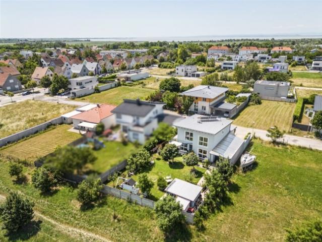 EINFAMILIENHAUS MIT GARTENOASE UND EINLIEGERWOHNUNG ZUM WOHLFÜHLEN