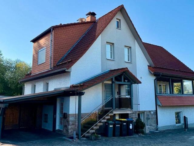 Einfamilienhaus mit Gewerbeeinheit in Fürstenhagen