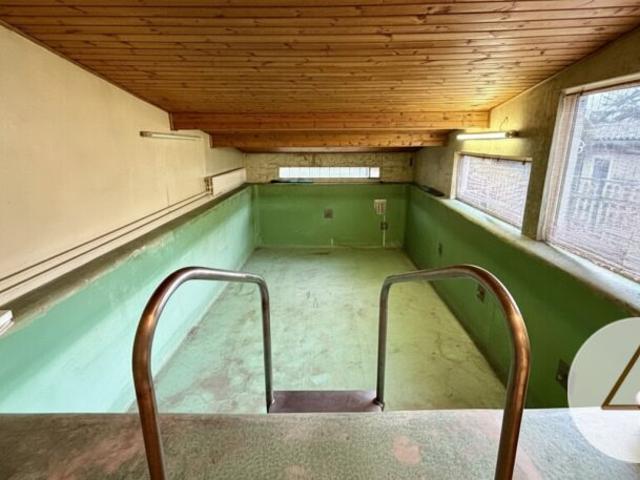 Einfamilienhaus mit großem 721m2 Grundstück und Indoor Pool