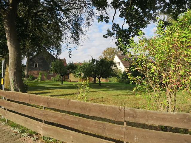 Einfamilienhaus mit großem Garten bzw. Baugrundstück 1553 m²