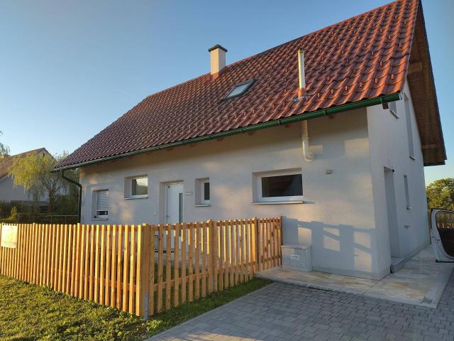 Freistehendes Haus in ruhiger Siedlungslage mit Weitblick