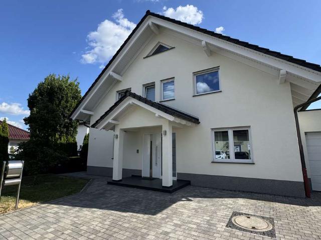 Einfamilienhaus mit großem Garten, Pool, Garage & hochwertiger Ausstattung