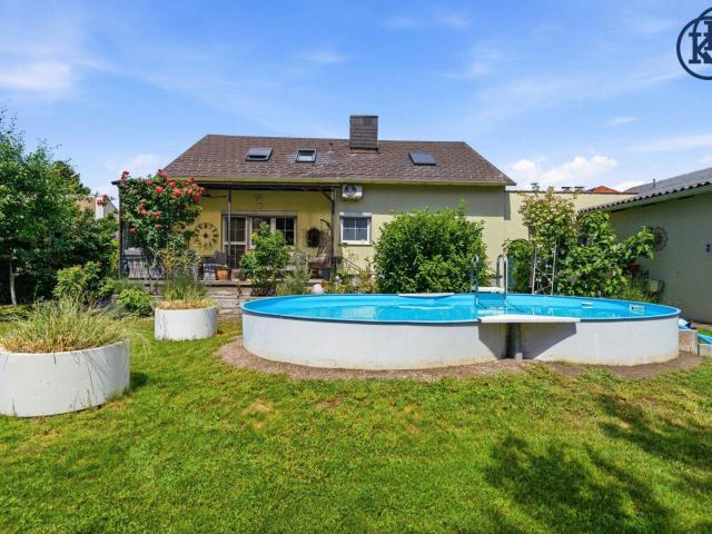 Einfamilienhaus mit großem Garten, sehr guter öffentlicher Anbindung und ausgezeichneter Infrastruktur in der Nähe des Badesees
