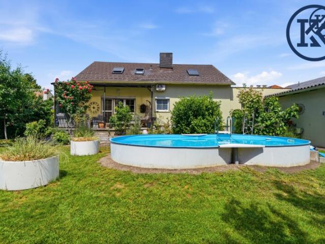 Einfamilienhaus mit großem Garten, sehr guter öffentlicher Anbindung und ausgezeichneter Infrastruktur in der Nähe des Badesees