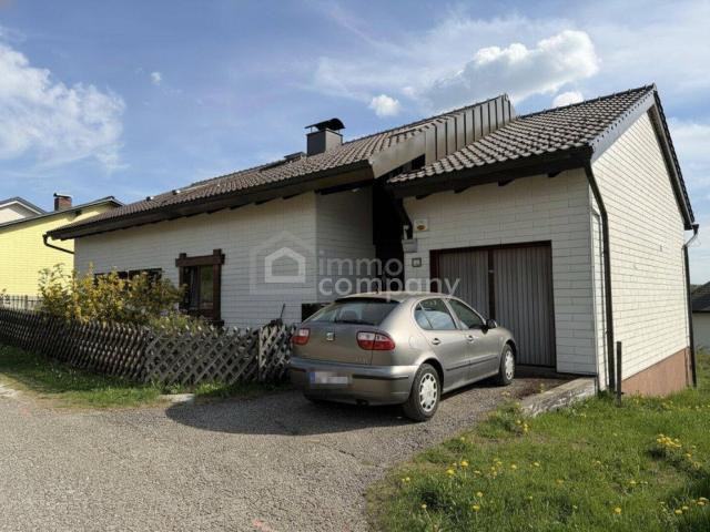 Einfamilienhaus mit großem Garten und begonnenen Modernisierungsmaßnahmen