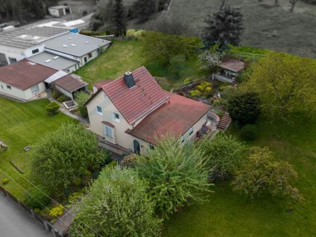 Einfamilienhaus mit großem Garten, Werkstatt & 3 Garagen: Viel Platz und Potenzial in Eisenberg!