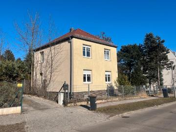 Einfamilienhaus mit großem Garten