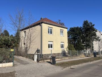 Einfamilienhaus mit großem Garten