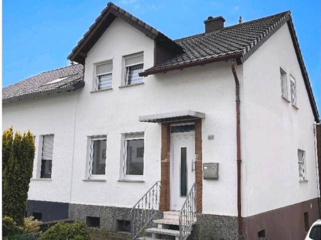 Einfamilienhaus mit großem Garten