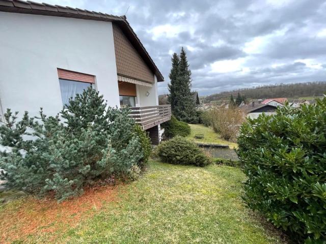 Einfamilienhaus mit großem Garten