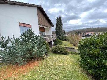 Einfamilienhaus mit großem Garten