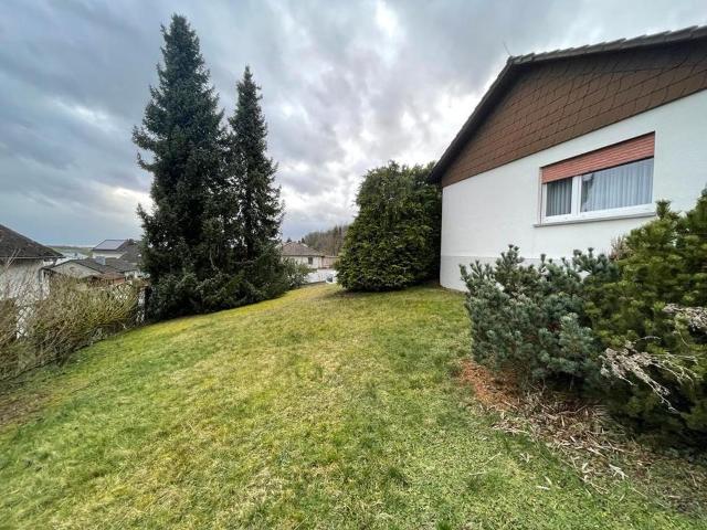 Einfamilienhaus mit großem Garten