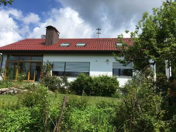 Einfamilienhaus mit großem Garten
