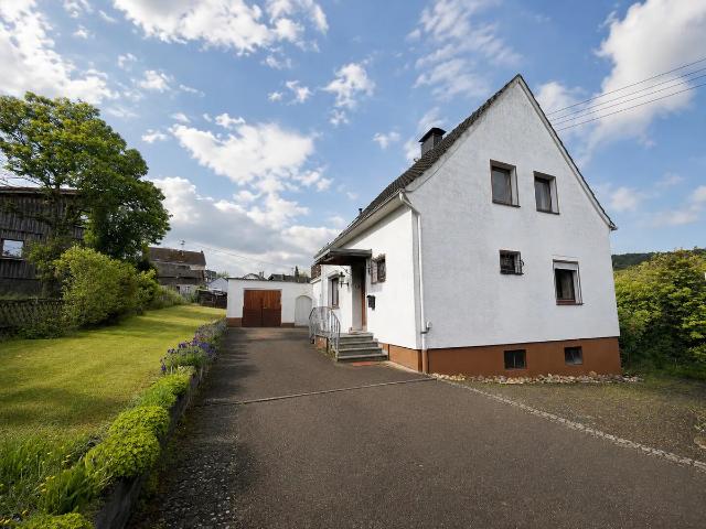 Einfamilienhaus mit großem Garten