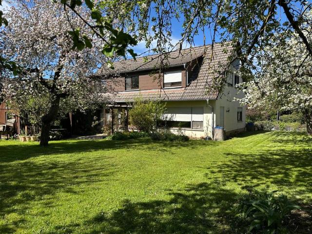 Einfamilienhaus mit großem Garten