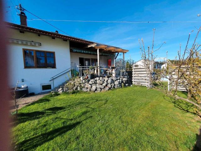 Einfamilienhaus mit großem gepachtetem Garten