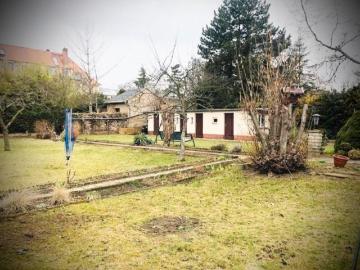 Einfamilienhaus mit großem Grundstück