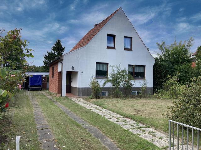 Einfamilienhaus mit großem Grundstück