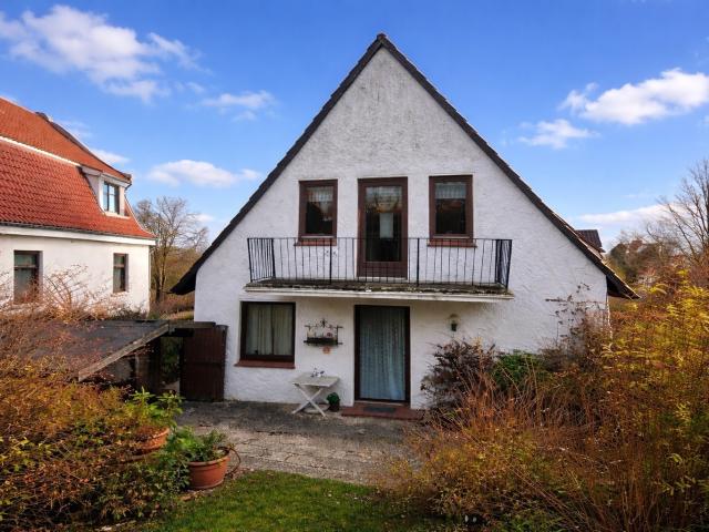 Einfamilienhaus mit großem Grundstück