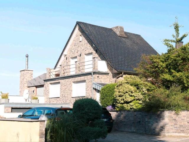 Einfamilienhaus mit großem Grundstück
