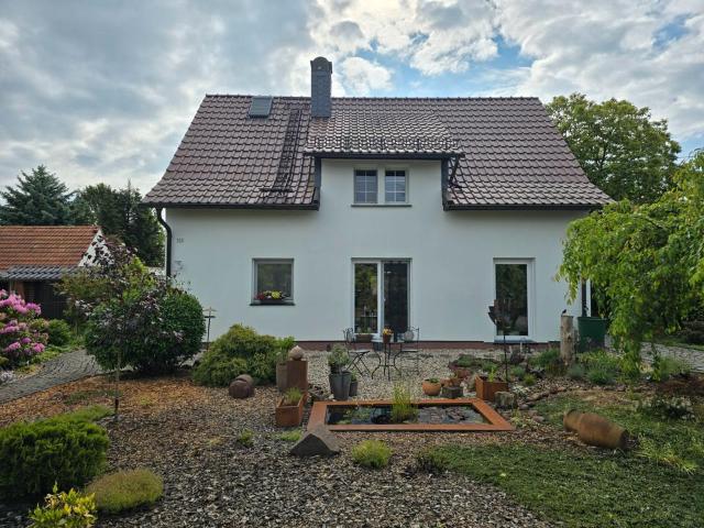 Einfamilienhaus mit großem Grundstück