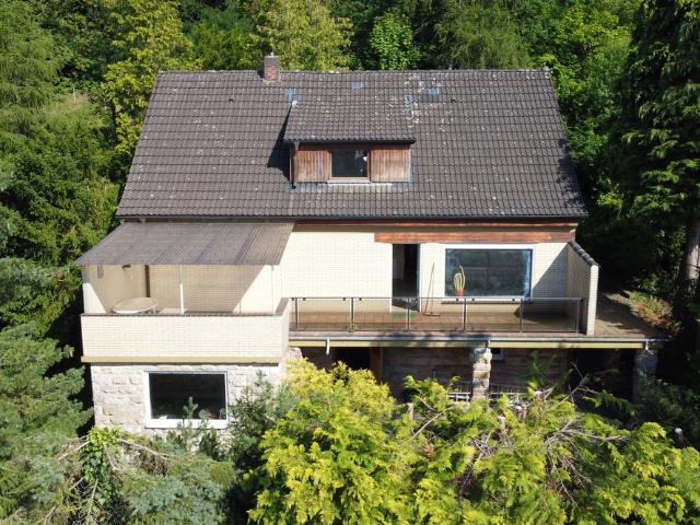 Einfamilienhaus mit großem Grundstück und unverbaubaren Blick. Keine Käuferprovision!