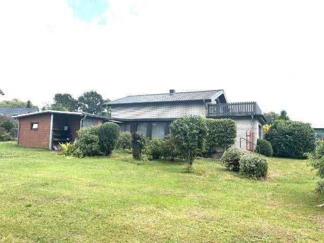 Einfamilienhaus mit großem Grundstück zu verkaufen
