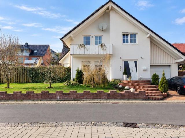 Einfamilienhaus mit großem Grundstück zu verkaufen
