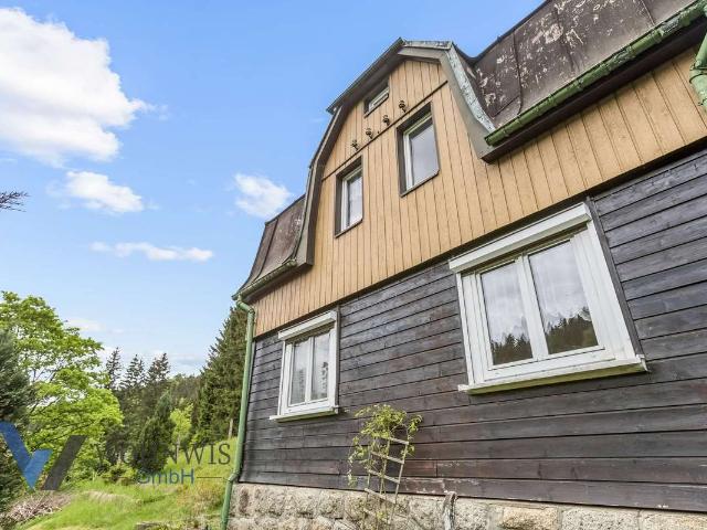 Einfamilienhaus mit großem Grundstück, Bungalow, 2 Schuppen und mehreren Garagen in Klingenthal