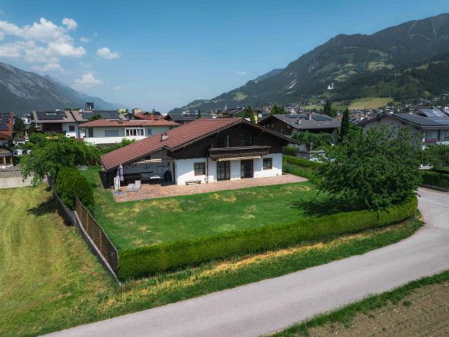 Einfamilienhaus mit großem Grundstück, herrlicher Aussicht & viel Potenzial in Vomp