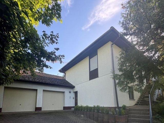 Einfamilienhaus mit großem Grundstück in 74743 Seckach Zimmern