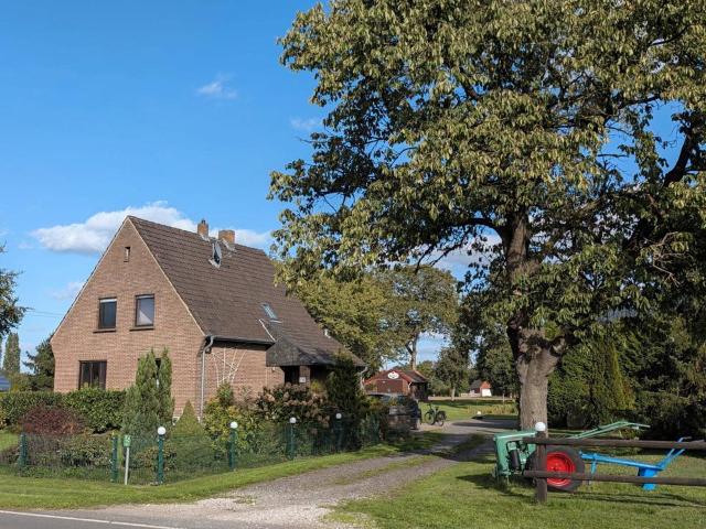 Einfamilienhaus mit großem Grundstück in Alpen Menzelen