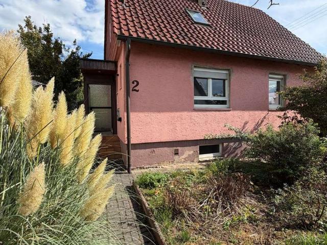 Einfamilienhaus mit großem Grundstück in guter Lage von Winnenden – ideal für Sanierer