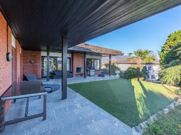 EINFAMILIENHAUS MIT GROSSEM GRUNDSTÜCK IN SAN PIETRO DI STABIO