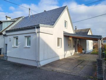 Einfamilienhaus mit großem, ebenem Garten!