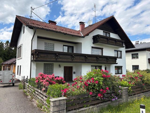 Einfamilienhaus mit großen Garten am Waldrand