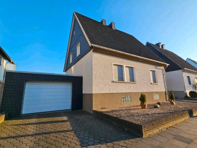 Einfamilienhaus mit großen Garten von privat